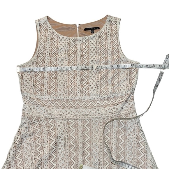 Tiana B dress light cream lace tan underneath half zip back like new size 10P - Picture 5 of 8